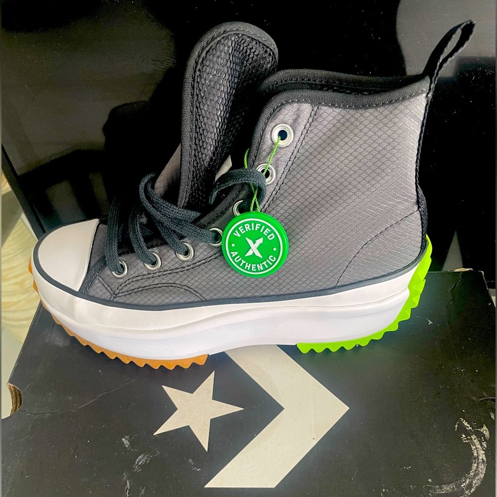 Unisex converse shoes size 5.5 men and 7 women free